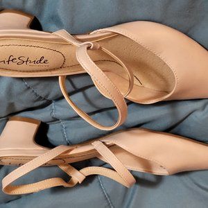 Life Stride bone sling- back pumps